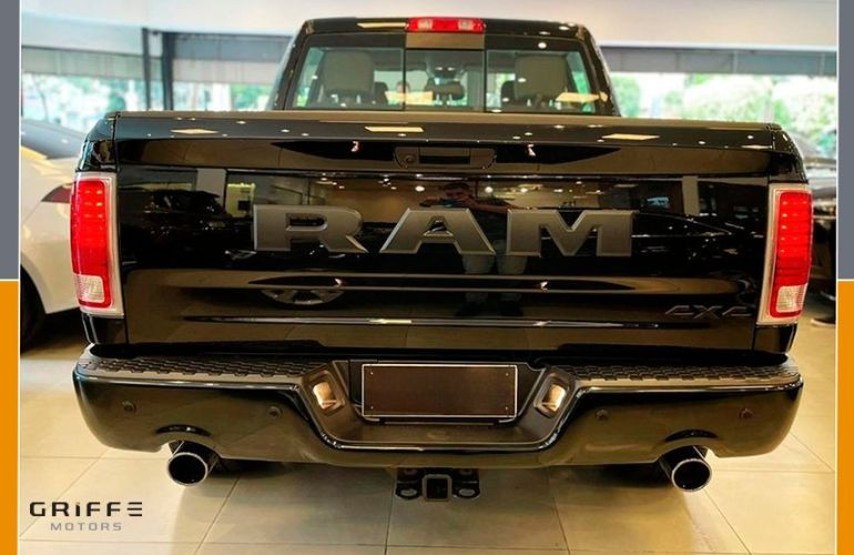 RAM Classic 5.7 V8 Laramie Night Edition CD 4x4 - Foto #5