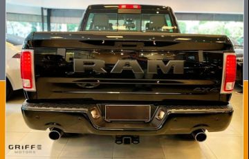 RAM Classic 5.7 V8 Laramie Night Edition CD 4x4 - Foto #5