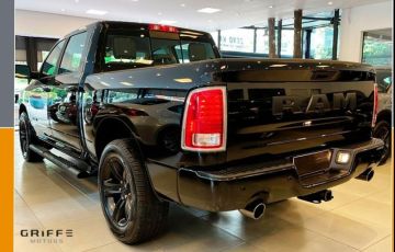 RAM Classic 5.7 V8 Laramie Night Edition CD 4x4 - Foto #6