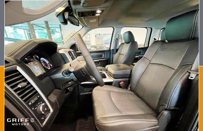 RAM Classic 5.7 V8 Laramie Night Edition CD 4x4 - Foto #10