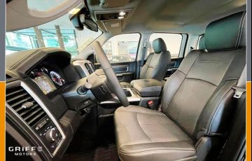 RAM Classic 5.7 V8 Laramie Night Edition CD 4x4 - Foto #10