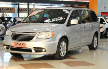 Chrysler Town & Country 3.6 Touring V6 24v - Foto #9