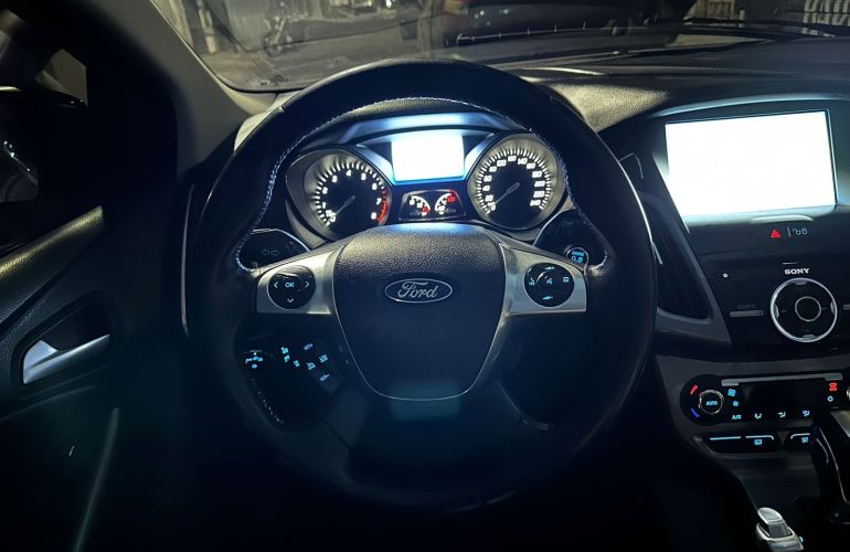 Ford Focus Sedan Titanium 2.0 16V PowerShift - Foto #1