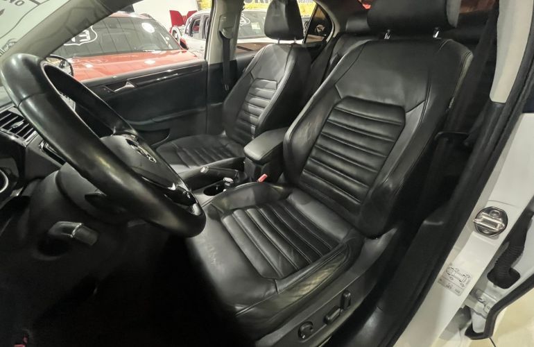 Volkswagen Jetta 2.0 TSi Highline 211cv - Foto #5
