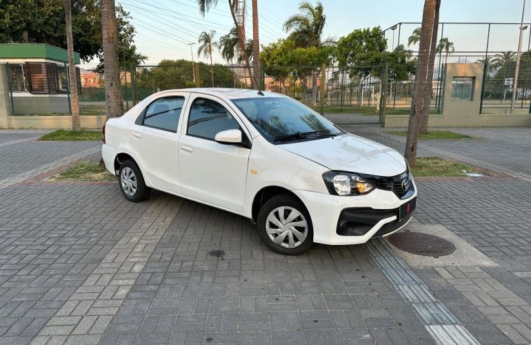 Toyota Etios 1.3 X 16V Flex 4p Manual - Foto #1