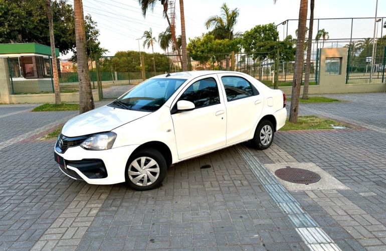 Toyota Etios 1.3 X 16V Flex 4p Manual - Foto #3