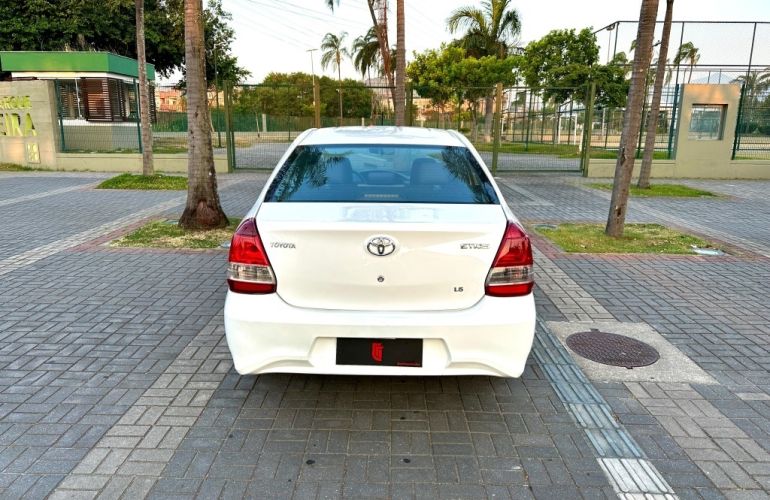 Toyota Etios 1.3 X 16V Flex 4p Manual - Foto #4