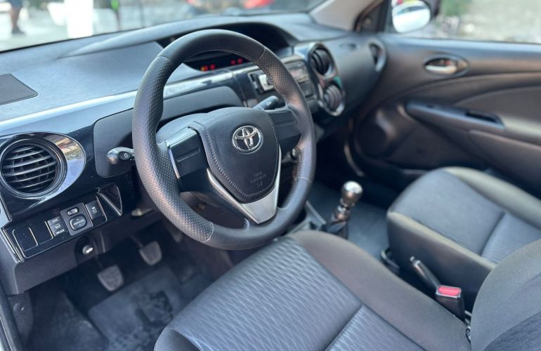 Toyota Etios 1.3 X 16V Flex 4p Manual - Foto #5