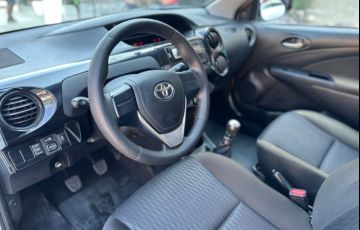 Toyota Etios 1.3 X 16V Flex 4p Manual - Foto #5