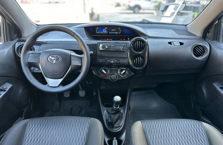 Toyota Etios 1.3 X 16V Flex 4p Manual - Foto #6