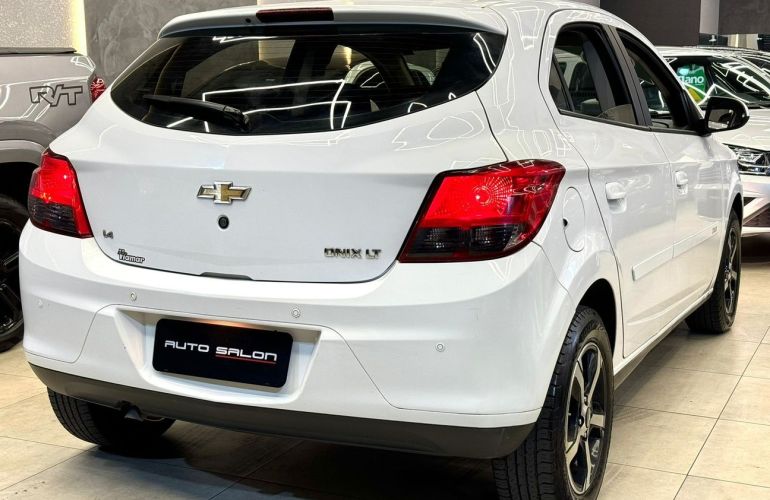 Chevrolet Onix 1.4 MPFi LT 8v - Foto #4