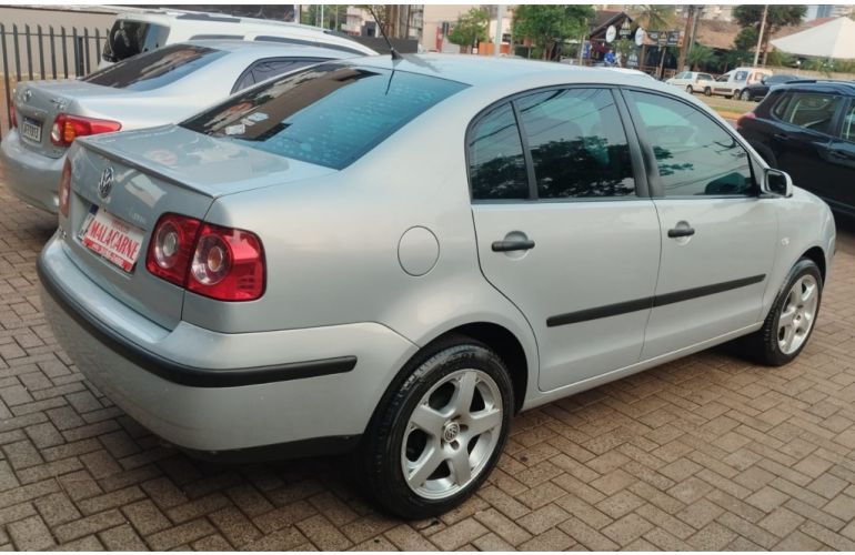 Volkswagen Polo Sedan 1.6 8V - Foto #4