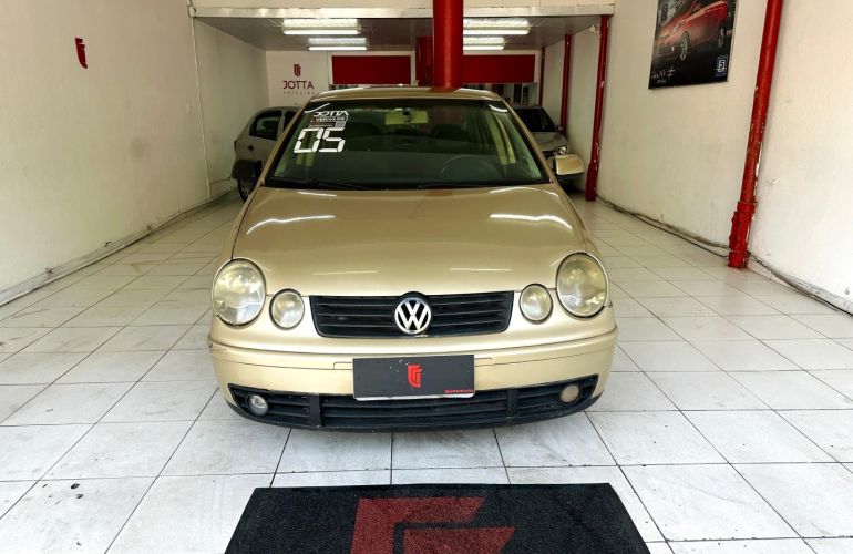Volkswagen Polo Sedan 2.0 Mi 8V Gasolina 4p Manual - Foto #2