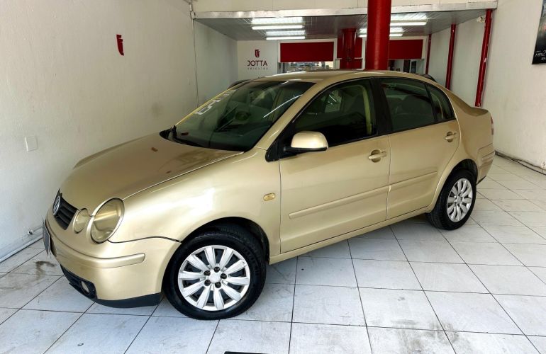 Volkswagen Polo Sedan 2.0 Mi 8V Gasolina 4p Manual - Foto #3