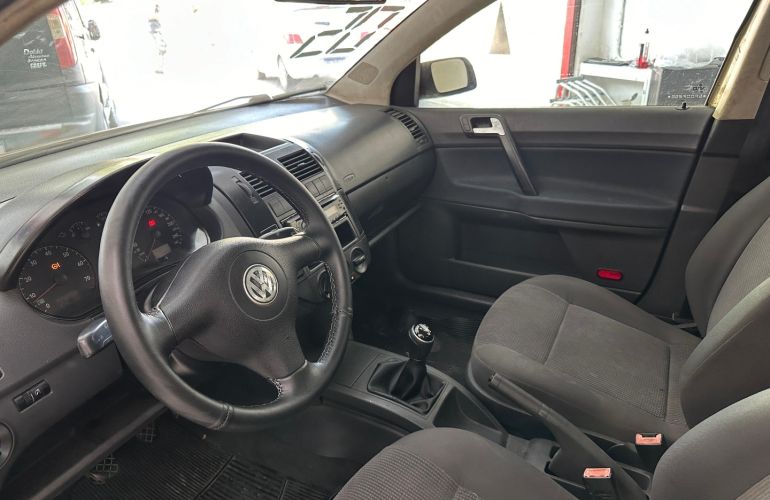 Volkswagen Polo Sedan 2.0 Mi 8V Gasolina 4p Manual - Foto #5