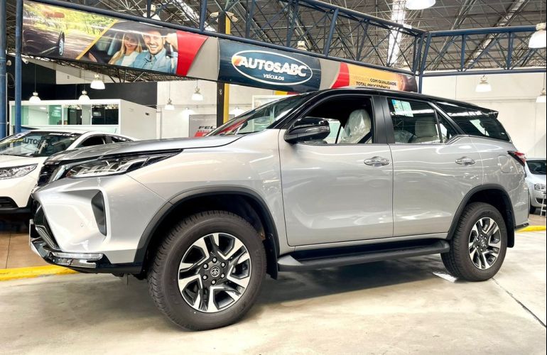 Toyota Hilux Sw4 2.8 D-4d Turbo Diamond 7l 4x4 - Foto #8