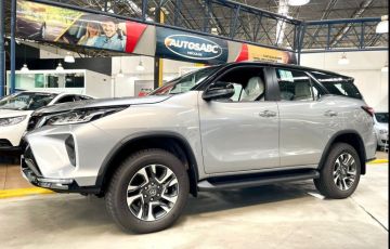 Toyota Hilux Sw4 2.8 D-4d Turbo Diamond 7l 4x4 - Foto #8