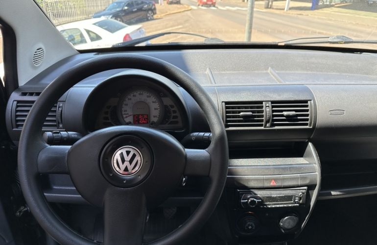 Volkswagen Fox 1.6 8V (Flex) - Foto #8