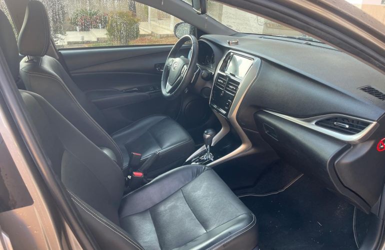 Toyota Yaris Sedan 1.5 XLS CVT (Flex) - Foto #2