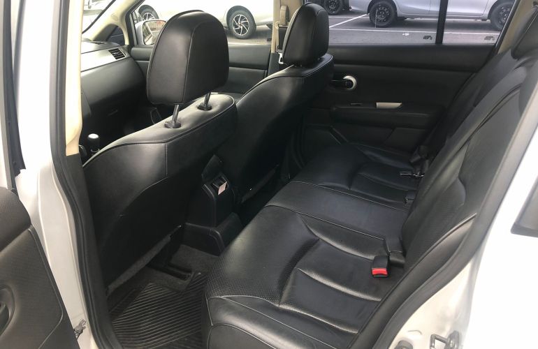 Nissan Tiida SL 1.8 (flex) - Foto #1