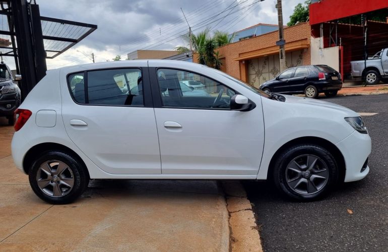 Renault Sandero 1.6 Expression 8v - Foto #4