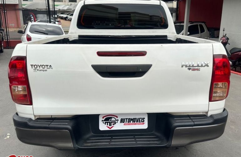 Toyota Hilux 2.8 TDI STD CD 4x4 - Foto #5
