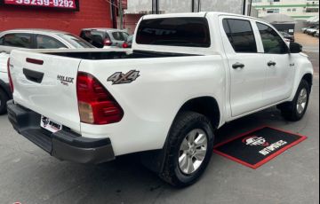 Toyota Hilux 2.8 TDI STD CD 4x4 - Foto #6