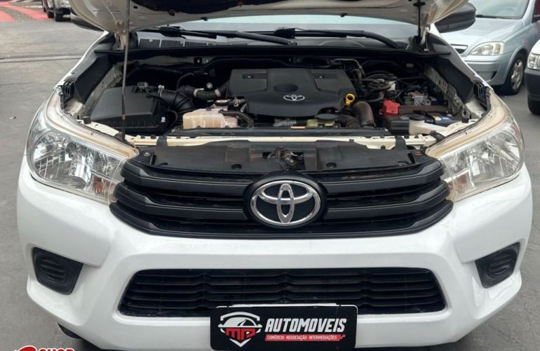 Toyota Hilux 2.8 TDI STD CD 4x4 - Foto #8