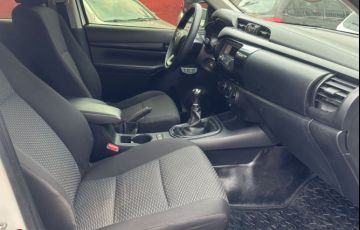 Toyota Hilux 2.8 TDI STD CD 4x4 - Foto #10