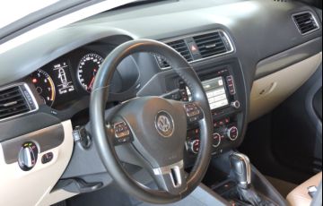 Volkswagen Jetta 2.0 TSi Highline 211cv - Foto #4