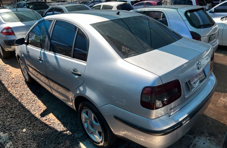 Volkswagen Polo Sedan 1.6 8V - Foto #3