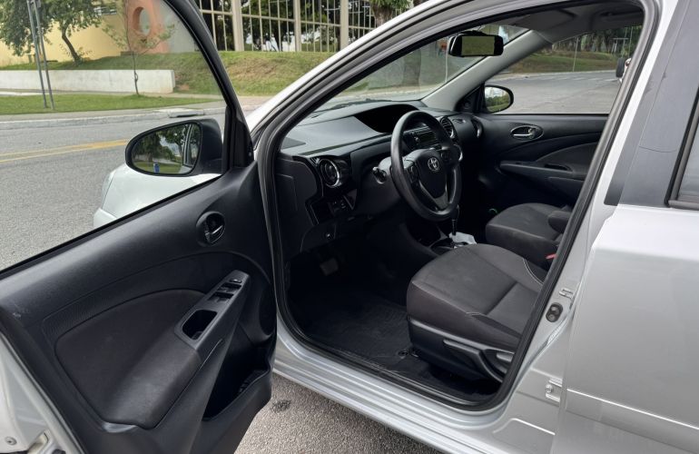 Toyota Etios Sedan XS 1.5 (Flex) (Aut) - Foto #8