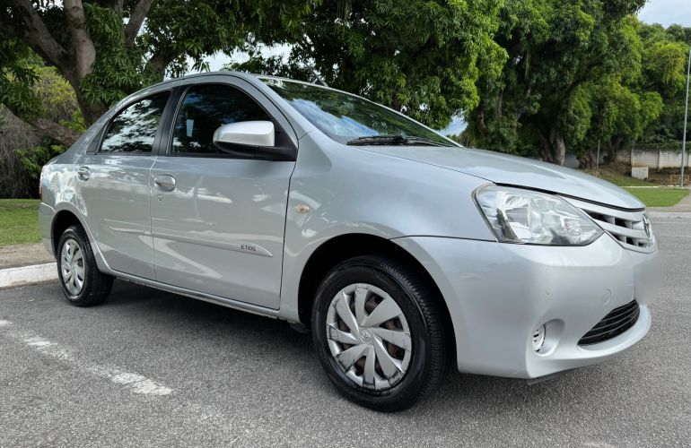 Toyota Etios Sedan XS 1.5 (Flex) (Aut) - Foto #3