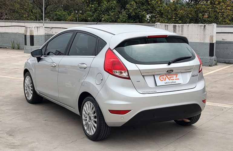 Ford Fiesta 1.6 Titanium Hatch 16v - Foto #3
