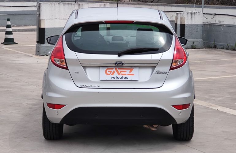 Ford Fiesta 1.6 Titanium Hatch 16v - Foto #4