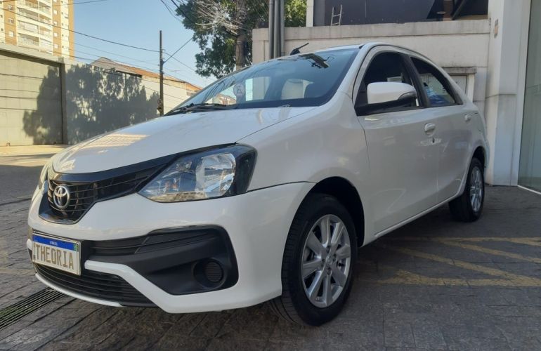 Toyota Etios 1.5 X Plus Sedan 16v - Foto #1