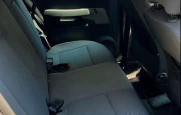 Volkswagen Fox 1.0 8V (Flex) 4p - Foto #4