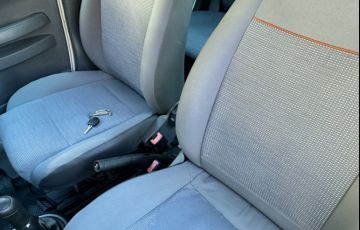 Volkswagen Fox Plus 1.6 8V - Foto #7
