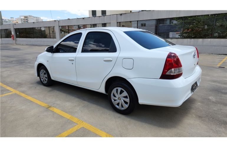 Toyota Etios 1.5 X Plus Sedan 16V Flex 4p Manual - Foto #4