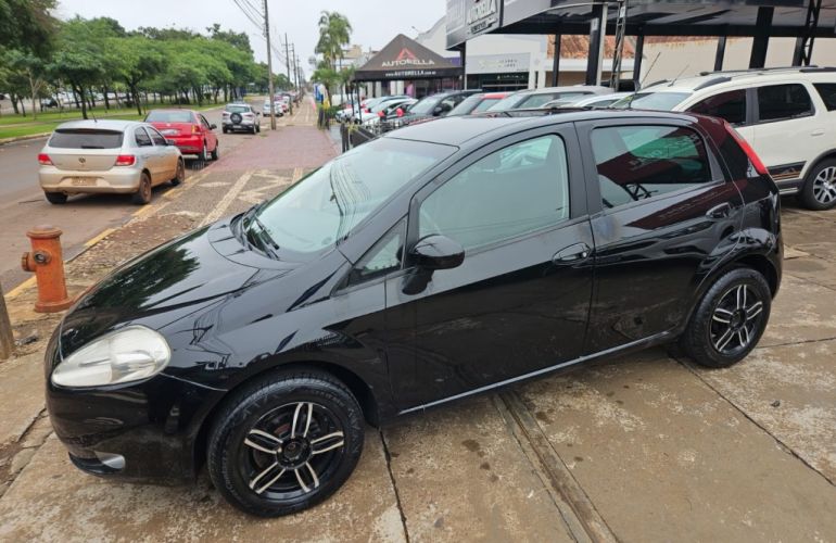 Fiat Punto 1.4 (Flex) - Foto #1