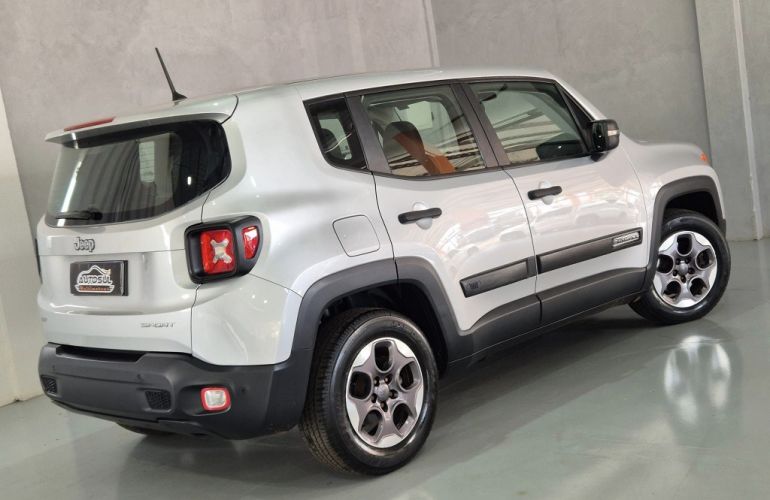 Jeep Renegade 1.8 Sport - Foto #4