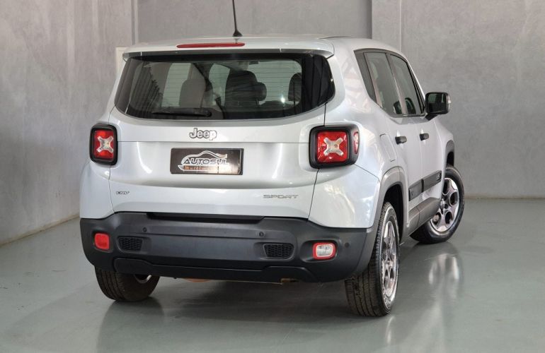 Jeep Renegade 1.8 Sport - Foto #5