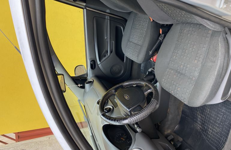 Ford Fiesta Hatch 1.0 - Foto #2