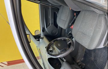 Ford Fiesta Hatch 1.0 - Foto #2