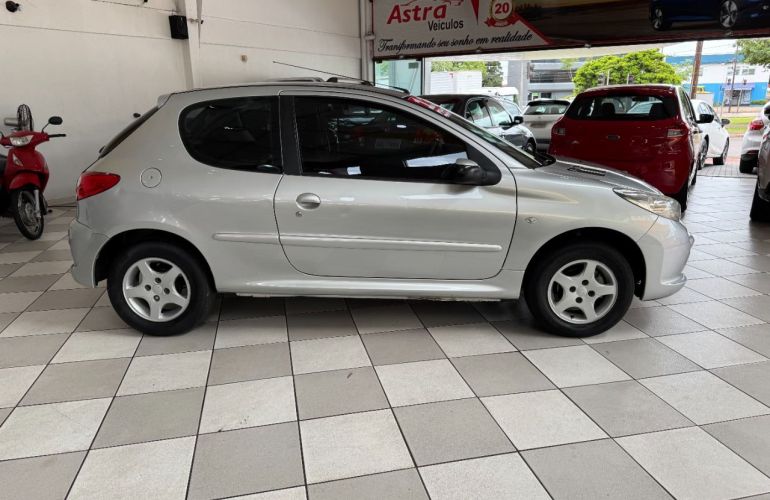 Peugeot 207 Hatch XR 1.4 8V (flex) 2p - Foto #1
