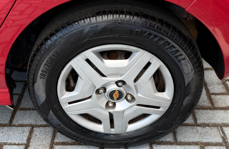 Chevrolet Onix 1.0 LT - Foto #4