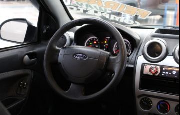 Ford Fiesta 1.6 Rocam Sedan 8v - Foto #10