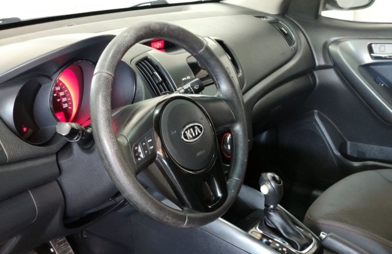 Kia Cerato 1.6 16V (aut) - Foto #6