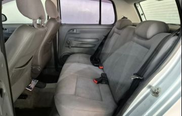 Volkswagen Fox Plus 1.6 8V (Flex) - Foto #8