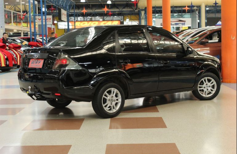 Ford Fiesta 1.6 MPi Sedan 8v - Foto #2